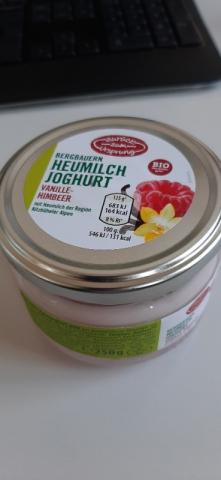 Bergbauern  Heumilch Joghurt Vanille - Erdbeere von judithnussba | Hochgeladen von: judithnussbaume520