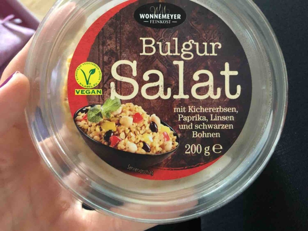 Bulgur Salat, mit Kichererbsen, Paprika, Linsen und schwarzen  v | Hochgeladen von: lilasternchen