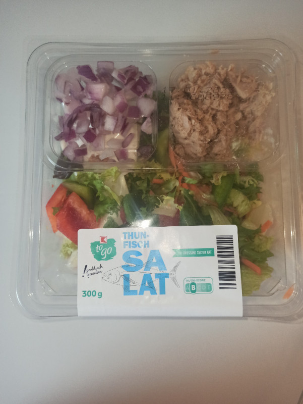 Salat Gemüse Schale mit Thunfisch, mit Dressing von NameLessDrea | Hochgeladen von: NameLessDream