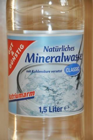 Fotos Und Bilder Von Mineralwasser Naturliches Mineralwasser Classic Gut Gunstig Fddb