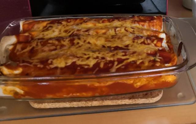Enchiladas mit rauchiger Tomatensauce, Bohnen, scharfer Tomatens | Hochgeladen von: dwbluecat141