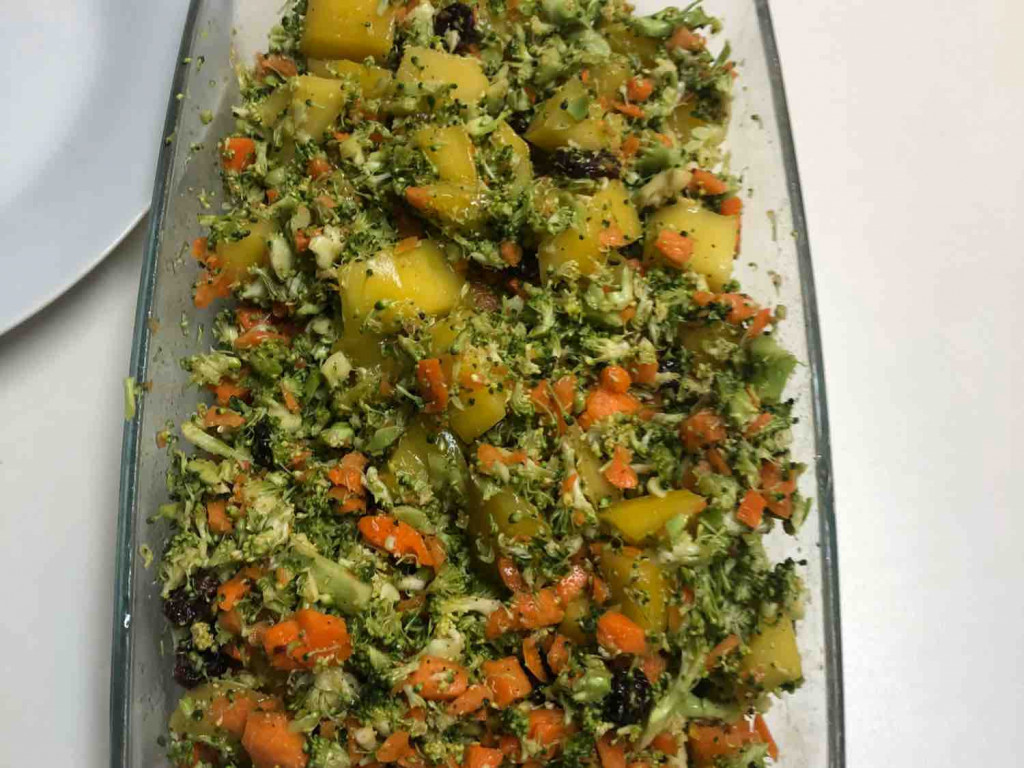 Curry-Brokkoli-Salat mit Mango von Suad75 | Hochgeladen von: Suad75