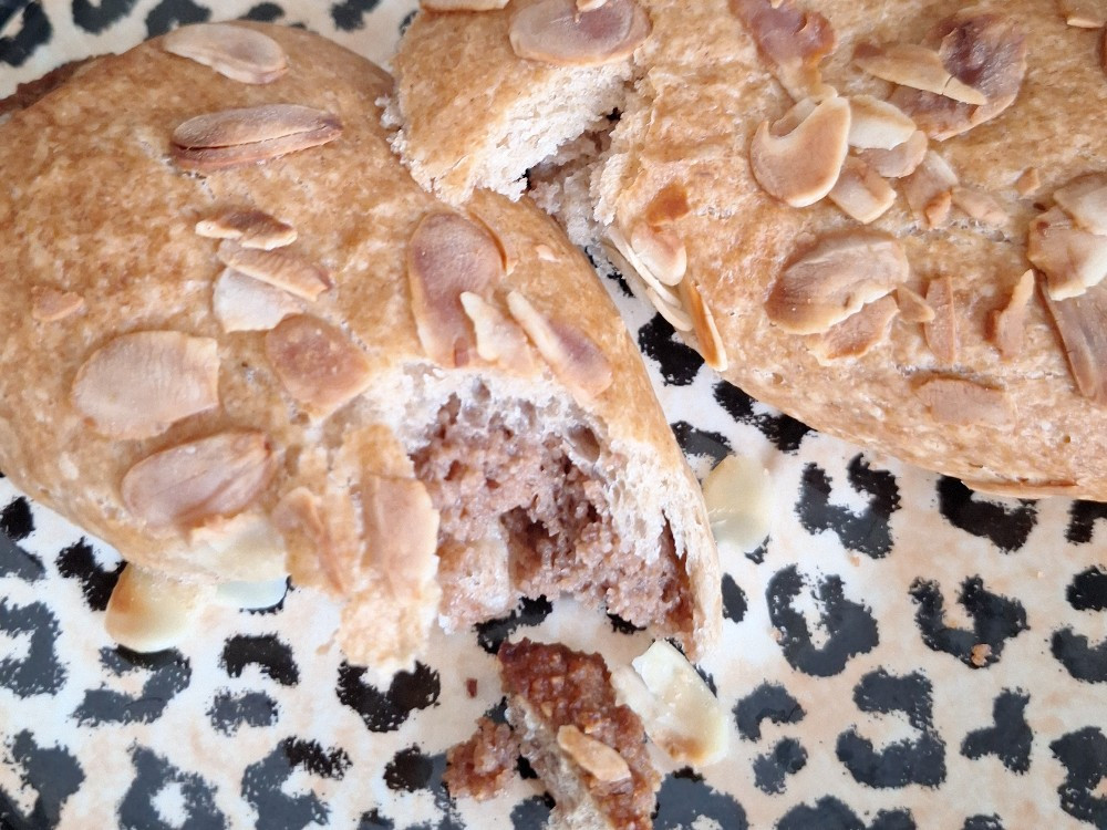 Dinkelbeugel mit Nussfüllung, vegan by EnKay | Hochgeladen von: EnKay Dinkelbeugel mit Nussfüllung, vegan by EnKay | Hochgeladen von: EnKay