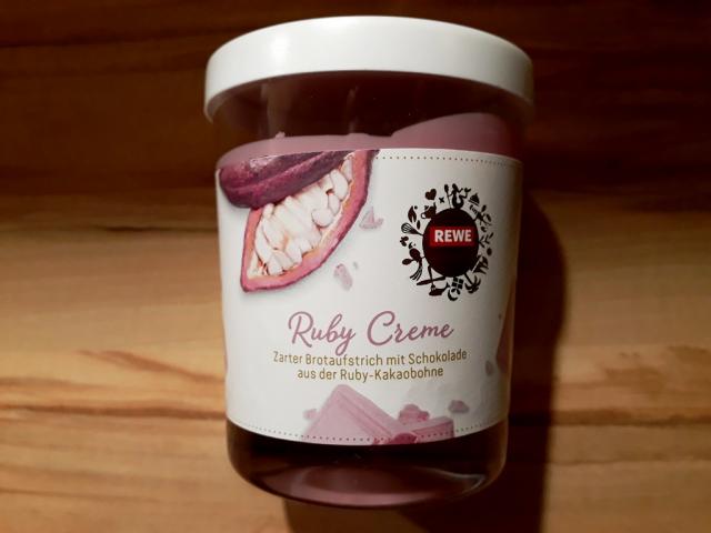 Ruby Creme, zarter Brotaufstrich aus der Ruby-Kakaobohne | Hochgeladen von: cucuyo111