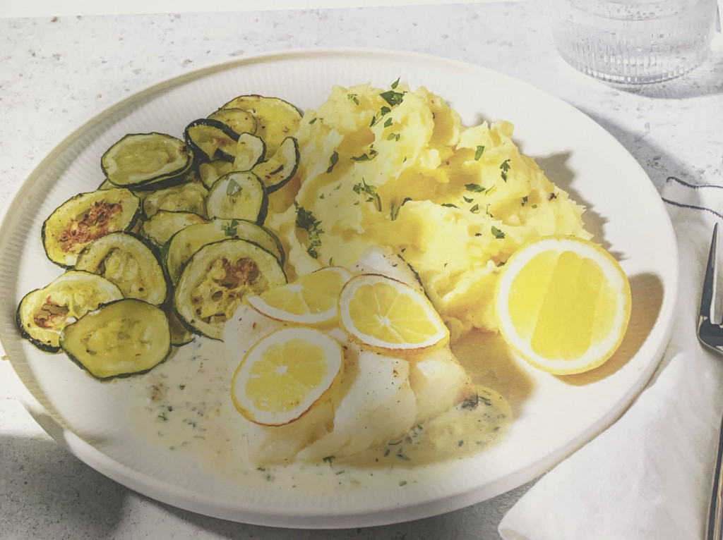 Zitroniger Seehecht mit Kerbelsoße, HelloFresh by sogomier | Hochgeladen von: sogomier Zitroniger Seehecht mit Kerbelsoße, HelloFresh by sogomier | Hochgeladen von: sogomier