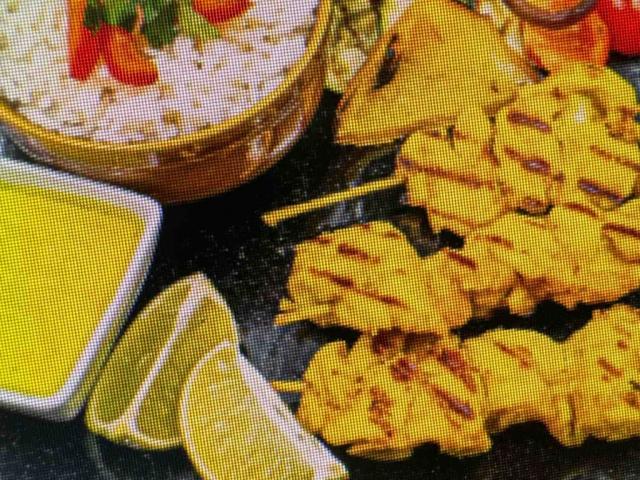 Satay-Hühnchen, Reis, Erdnuss-Soße, Gemüse von gerdpavlas | Hochgeladen von: gerdpavlas