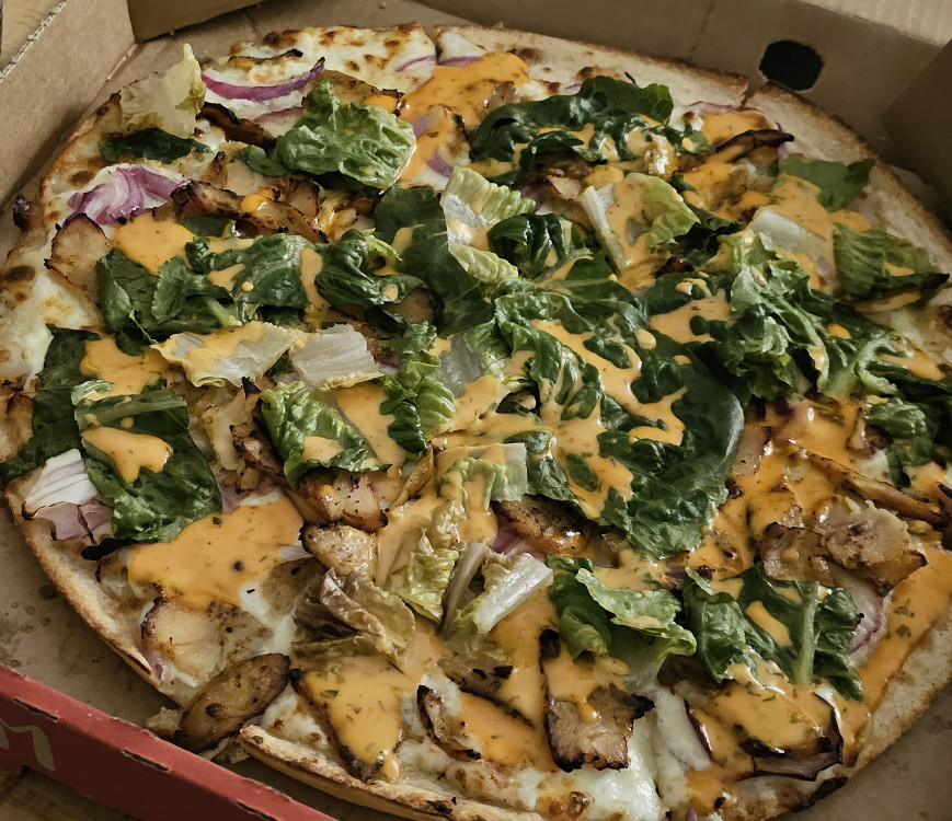 Dominos Chicken Döner Pizza mit Special Garlic Cheese Rand von C | Hochgeladen von: Carolane