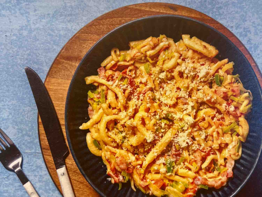 Frische Eierspätzle mit Bacon, in cremiger Kirschtomaten-Lauch-S | Hochgeladen von: corelina1977