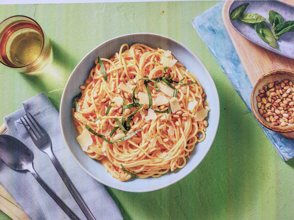 Hello Fresh (Spaghetti mit Paprikacremesoße), Pinienkerne von Sc | Hochgeladen von: Scorpalyzer