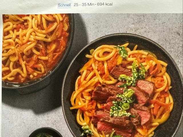 Rindersteak auf Udon-Nudeln in scharfer Ingwer-Soja Soße von Cha | Hochgeladen von: Charlotte268 Rindersteak auf Udon-Nudeln in scharfer Ingwer-Soja Soße von Cha | Hochgeladen von: Charlotte268
