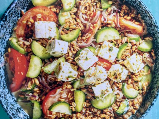 Dinkel-Bowl griechischer Art mit Hirtenkäse, frischer Gurke und  | Hochgeladen von: Goffi