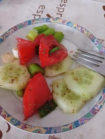 Sommersalat, mit Tomaten und Gurken  von Ekaterini Coutri | Hochgeladen von: Ekaterini Coutri