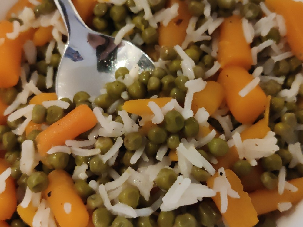 Risi-Bisi, Erbsen und Möhren mit 50 g Reis von Nasenschweinaffe | Hochgeladen von: Nasenschweinaffe Risi-Bisi, Erbsen und Möhren mit 50 g Reis von Nasenschweinaffe | Hochgeladen von: Nasenschweinaffe