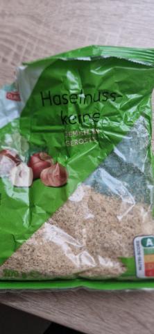 Haselnuss kerne, gemahlen by MoZi | Uploaded by: MoZi