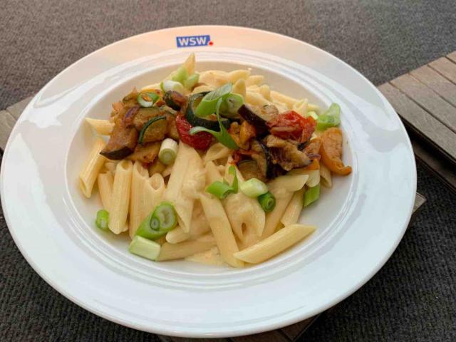 Penne mit Käse-Sahne-Sauce und Pfannengemüse von MarkusM | Hochgeladen von: MarkusM