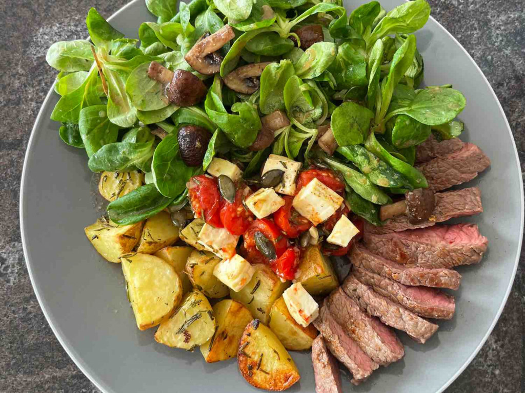 Rindshuftsteak mit Tomaten-Feta-Haube von mountgul | Hochgeladen von: mountgul