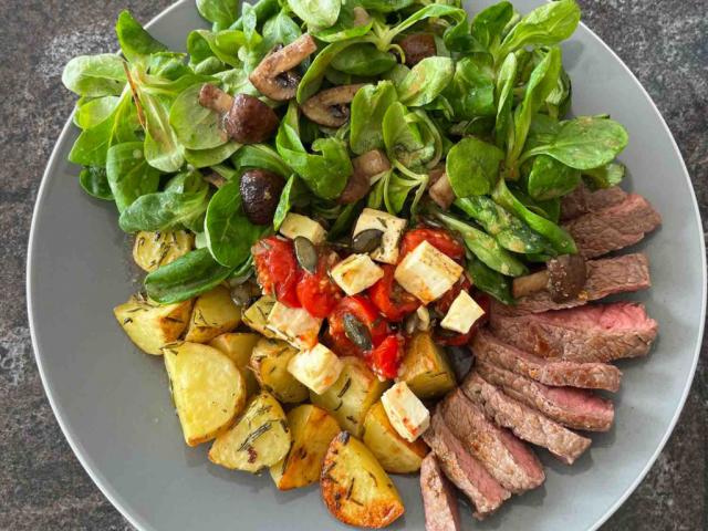 Rindshuftsteak mit Tomaten-Feta-Haube von mountgul | Hochgeladen von: mountgul