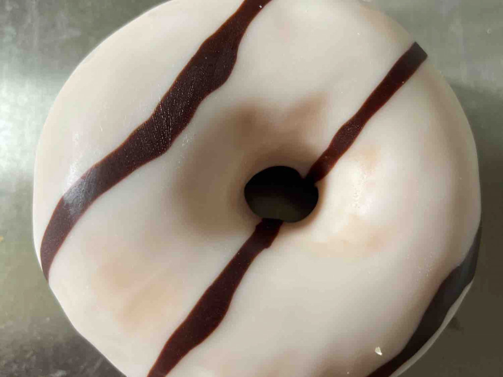 Mini Donuts, weiße Fettglasur mit Dekostreifen schwarz von Magth | Hochgeladen von: MagtheSag