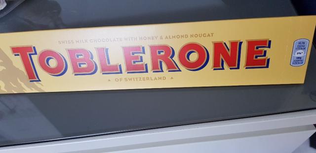 Toblerone, Schweizer Milchschokolade mit Honig- und Mandel- von  | Hochgeladen von: waltraud