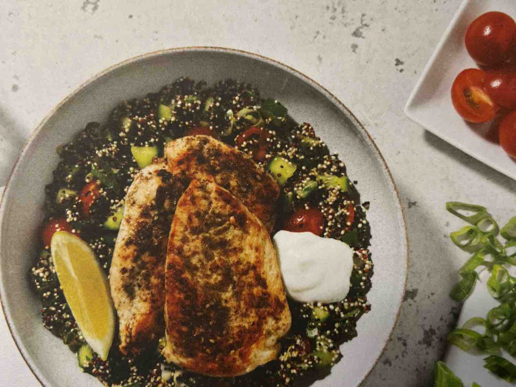 Quinoa-Tabouleh mit Zatar-Hähnchen, und Buttermilch-Zitronen-Jog | Hochgeladen von: yvonneflock426