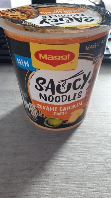 Saucy Noodles Sesame Chicken Taste von Koalamana | Hochgeladen von: Koalamana