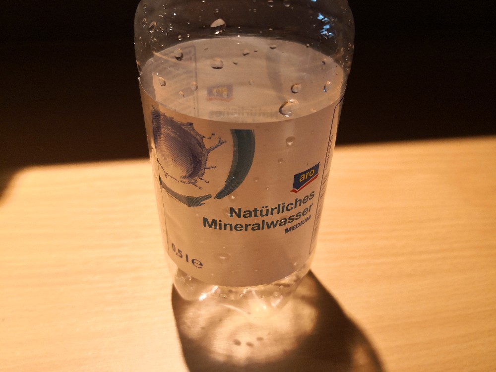 Mineralwasser medium von Adrian Ryll | Hochgeladen von: Adrian Ryll