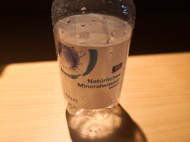 Mineralwasser medium von Adrian Ryll | Hochgeladen von: Adrian Ryll