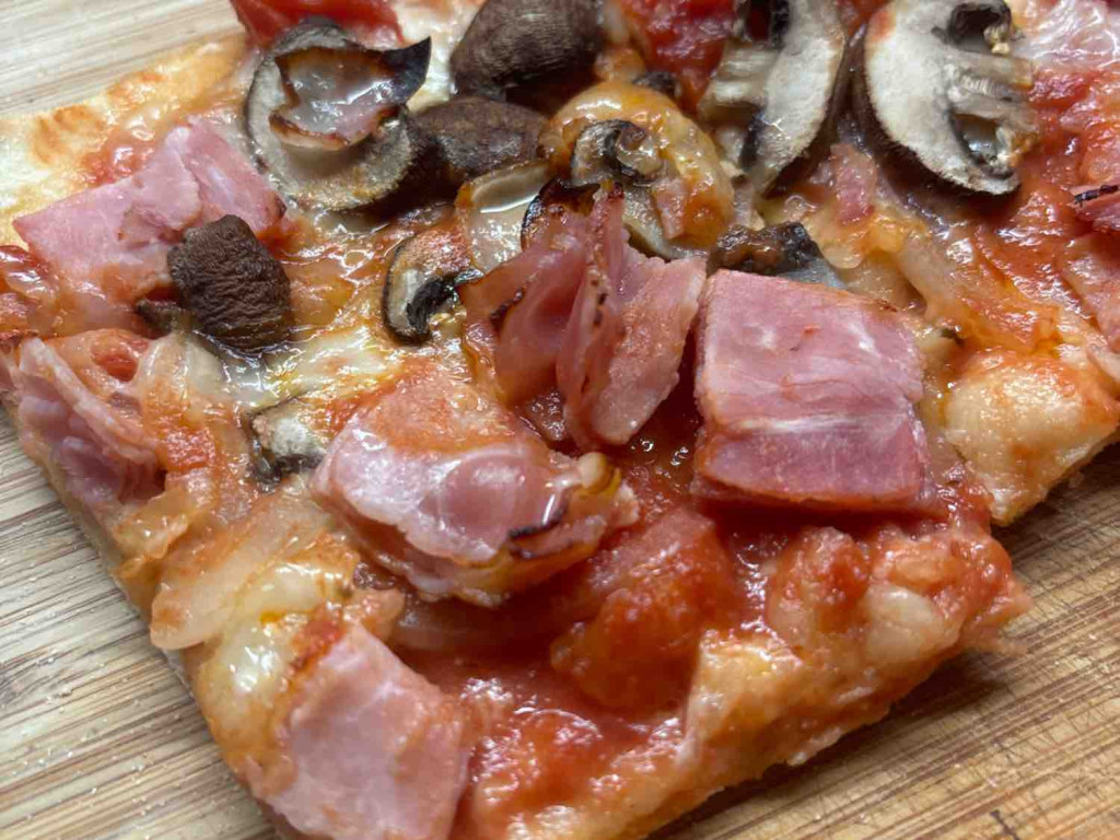 Pizza Schinken Champion Mozarella von 0vertheclouds | Hochgeladen von: 0vertheclouds