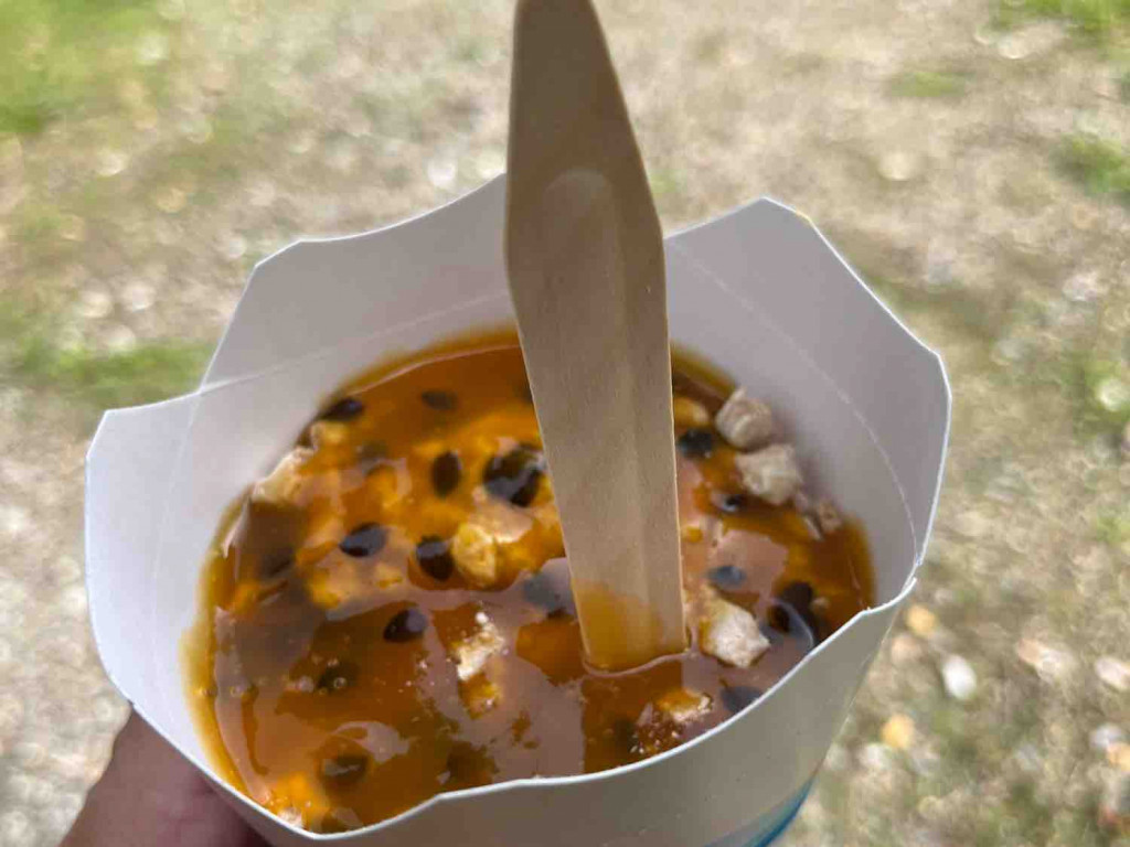 mc flurry frozen yogurt KitKat white+ passionfruit von builttola | Hochgeladen von: builttolast84