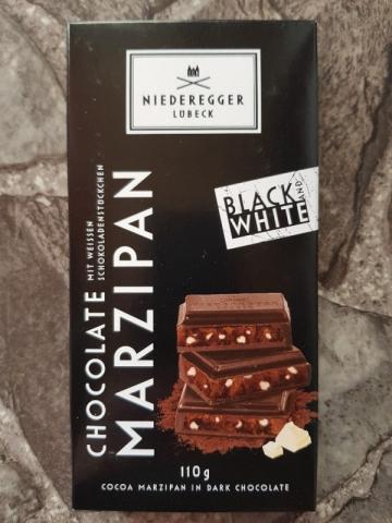 Chocolate Marzipan mit weißen Schokoladenstückchen, Black and Wh | Hochgeladen von: krapfen