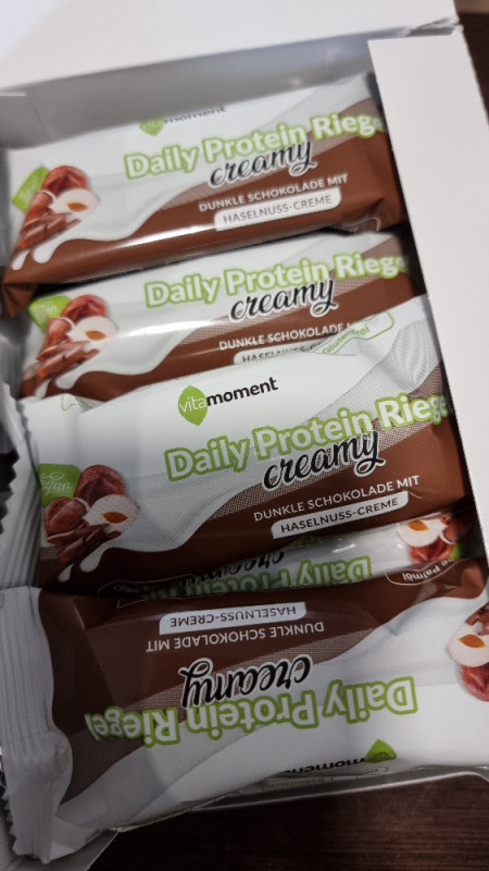 Daily Protein Riegel creamy Dunkle Schokolade mit Haselnuss-Crem | Hochgeladen von: Anja Biel