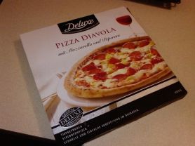 Deluxe Pizza Diavola, mit Mozzarella und Peperoni | Hochgeladen von: Gunas
