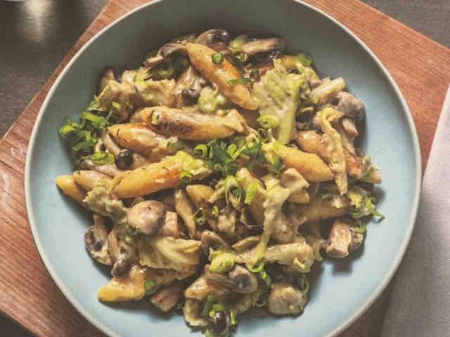 Schupfnudeln in veganer Cremesauce, mit Wirsing und Champignon-B | Hochgeladen von: Tim1111