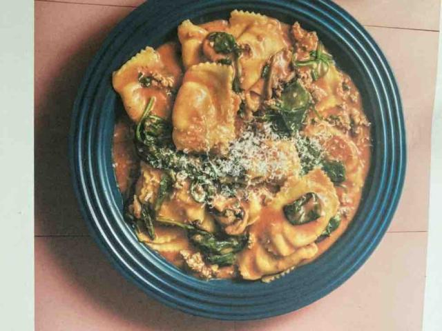 Maxi-Tortelli mit Ricotta-Füllung, in Käse-Spinat-Soße mit Champ | Hochgeladen von: Melli201012