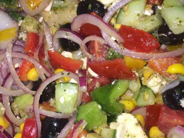 Griechischer Salat, mit Feta und grünen Oliven von heftig67 | Hochgeladen von: heftig670