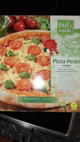 Pizza Pesto, vegan by EnKay | Uploaded by: EnKay