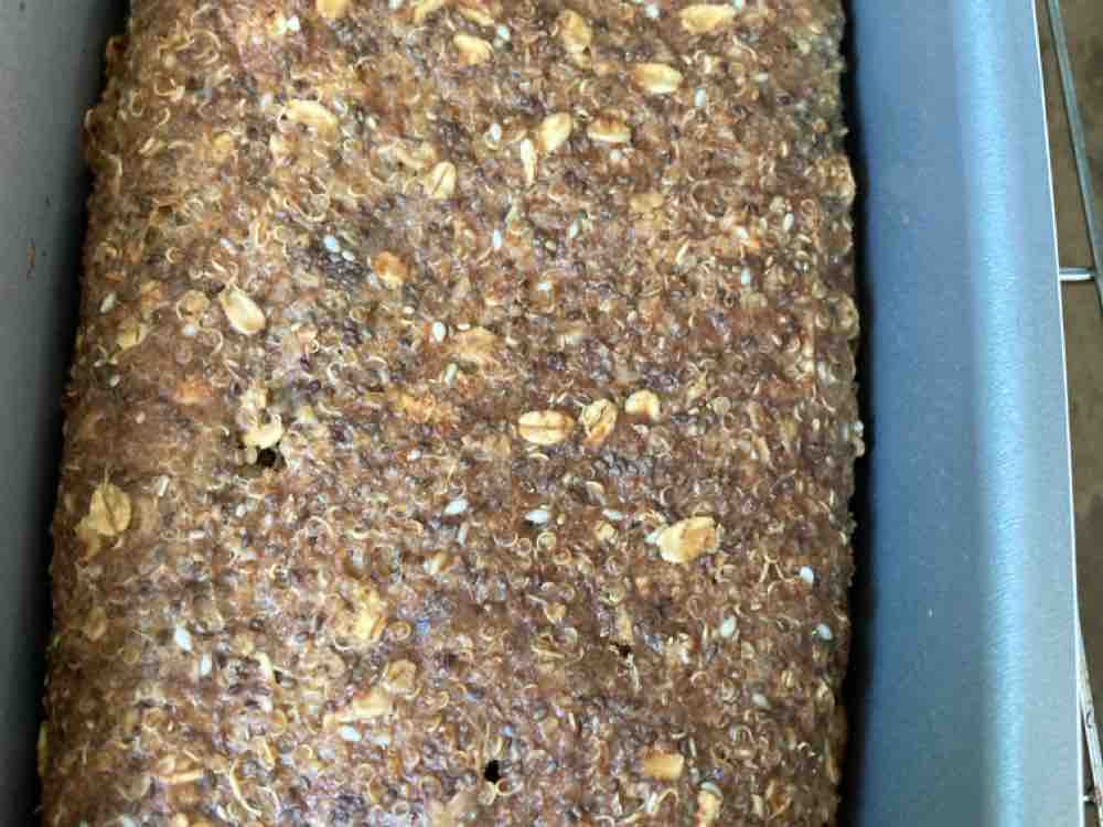 Quinoa-Chia-Brot, mit  Joghurt, Haferflocken,  Eiern und Flohsam | Hochgeladen von: senta1104