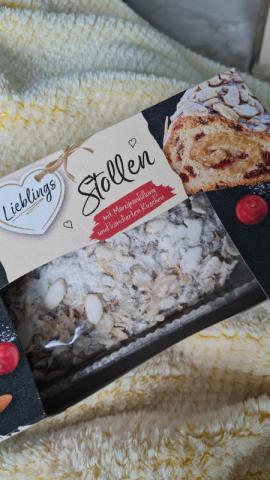 Lieblings Stollen, Mit Marzipanfüllung, kandierten Kirschen von  | Hochgeladen von: nicita_win