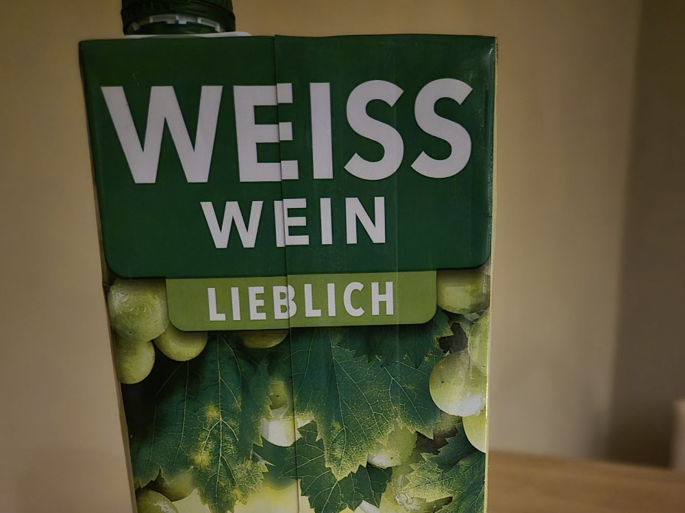 Weißwein, lieblich, 9,5 % vol. von Bobby55 | Hochgeladen von: Bobby55 Weißwein, lieblich, 9,5 % vol. von Bobby55 | Hochgeladen von: Bobby55