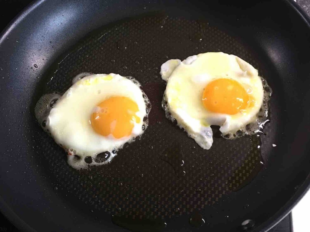 Spiegelei (2 ganze Eier, 2 Eiweiß) von FrankKo | Hochgeladen von: FrankKo