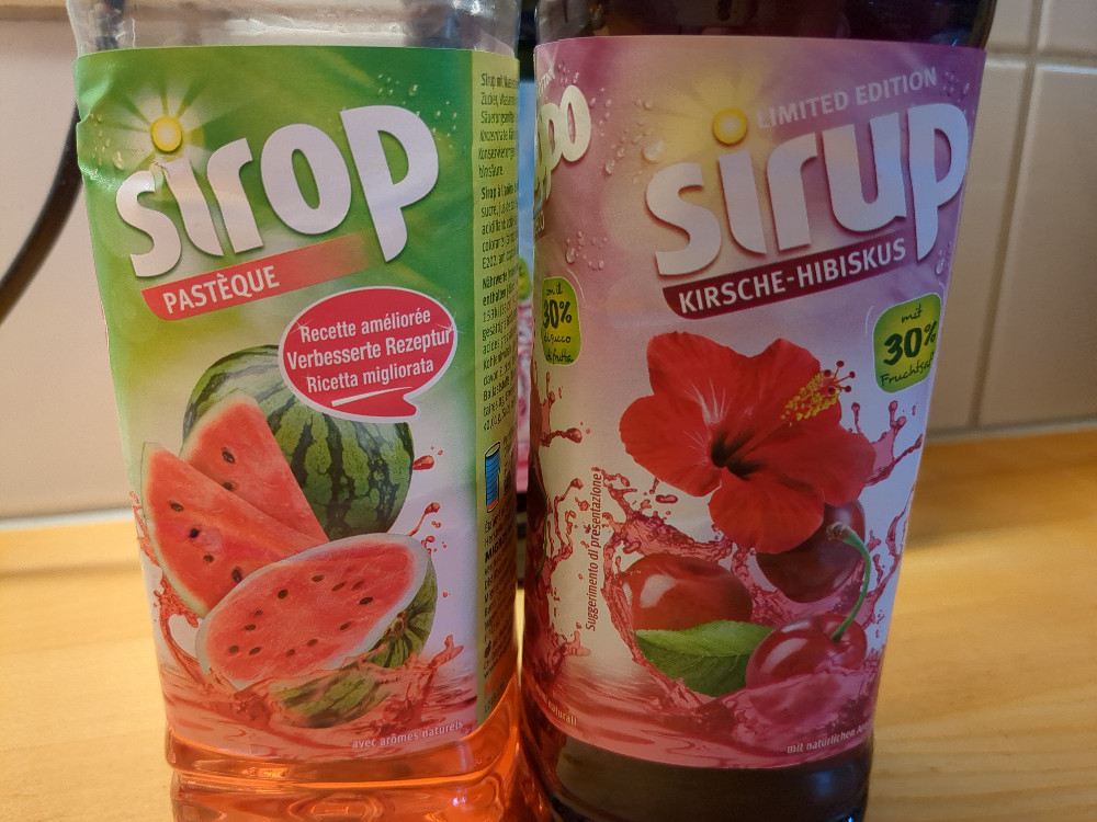 Migros Sirup, diverse, verdünnt (1 + 8 Wasser) by LiaLikesLicks | Hochgeladen von: LiaLikesLicks