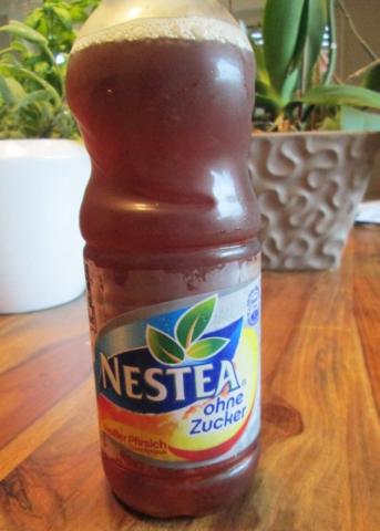 Nestea Eistee, Weißer Pfirsich, ohne Zucker | Hochgeladen von: CaroHayd