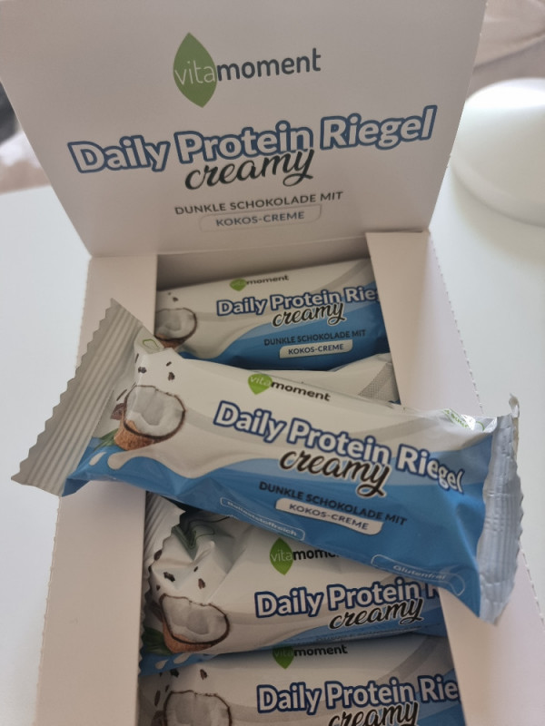 Daily Protein Riegel creamy, Dunkle Schokolade mit Kokos-Creme v | Hochgeladen von: Anja Biel