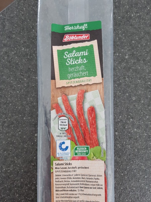 Salami Sticks herzhaft geräuchert, aus Schweinefleisch von BorMa | Hochgeladen von: BorMan