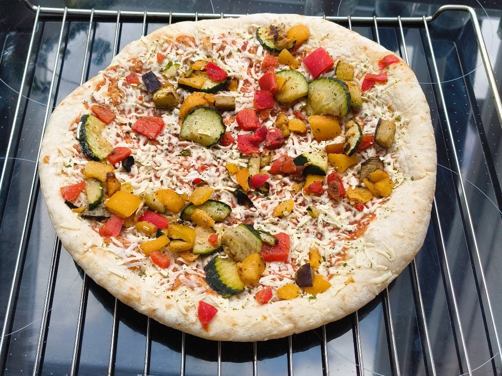 Pizza mit gegrilltem Gemüse und Käse by pkemkes@gmail.com | Hochgeladen von: pkemkes@gmail.com Pizza mit gegrilltem Gemüse und Käse by pkemkes@gmail.com | Hochgeladen von: pkemkes@gmail.com