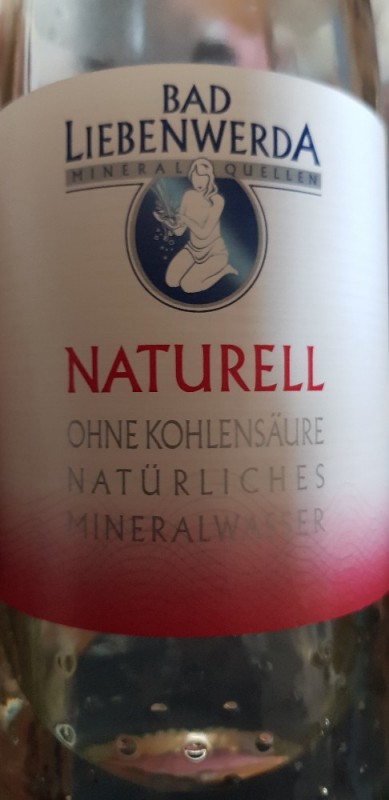 Natürliches Mineralwasser, Naturell von andregordzielik597 | Hochgeladen von: andregordzielik597