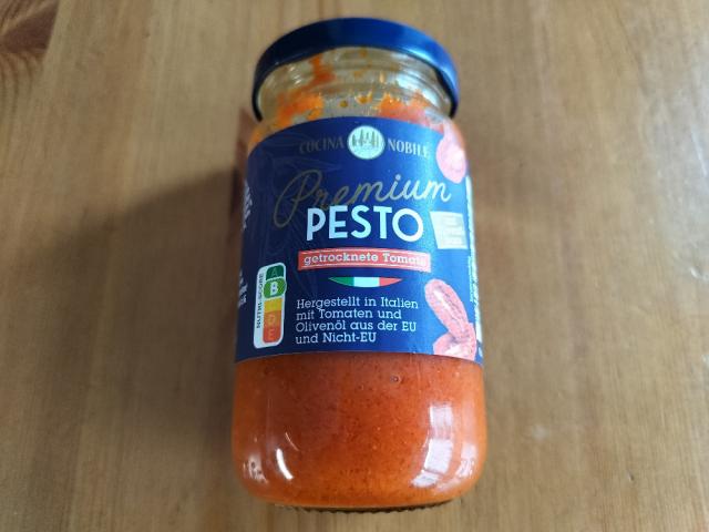 Premium Pesto, getrocknete Tomate by freshlysqueezed | Uploaded by: freshlysqueezed