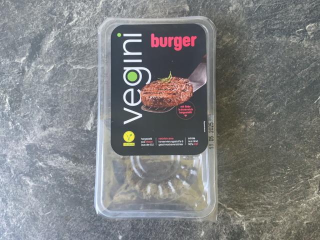 Burger, Vegan by nikolettaefr | Uploaded by: nikolettaefr Burger, Vegan by nikolettaefr | Uploaded by: nikolettaefr
