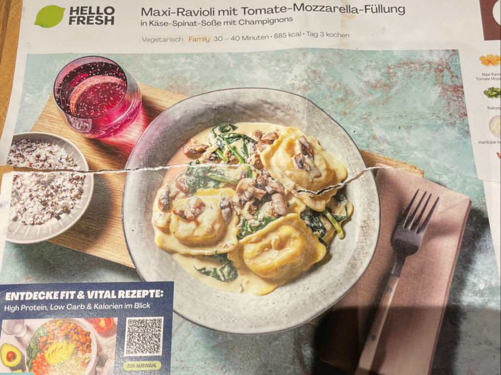 Maxi-Ravioli mit Tomate-Mozzarella-Füllung in Käse Spinat Sauce  | Hochgeladen von: meike1973