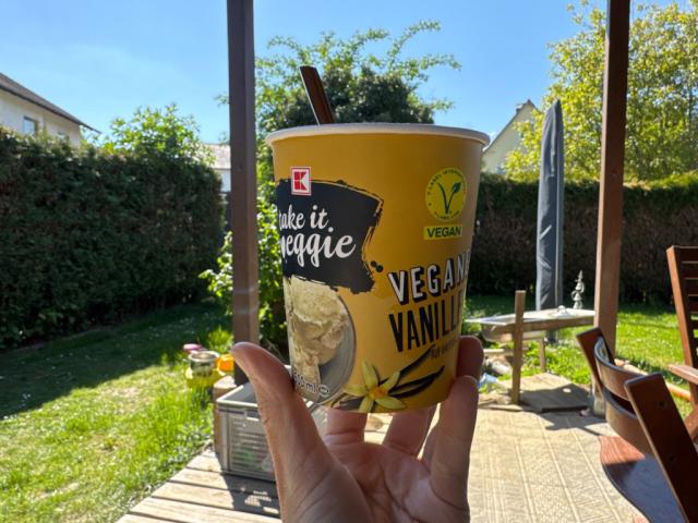 Veganes Vanilleeis, auf Haferbasis von sndra | Hochgeladen von: sndra Veganes Vanilleeis, auf Haferbasis von sndra | Hochgeladen von: sndra